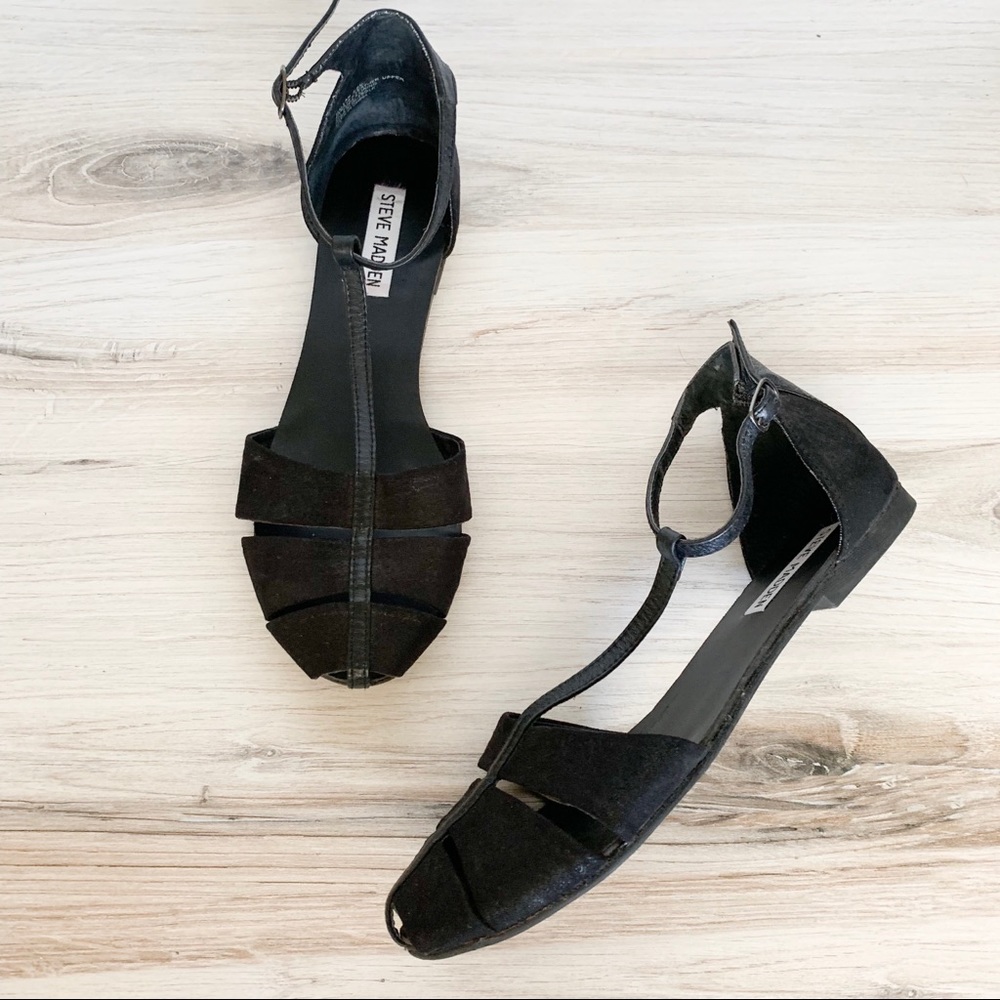 Steve Madden Dallan Flat T-Strap Sandals in Black